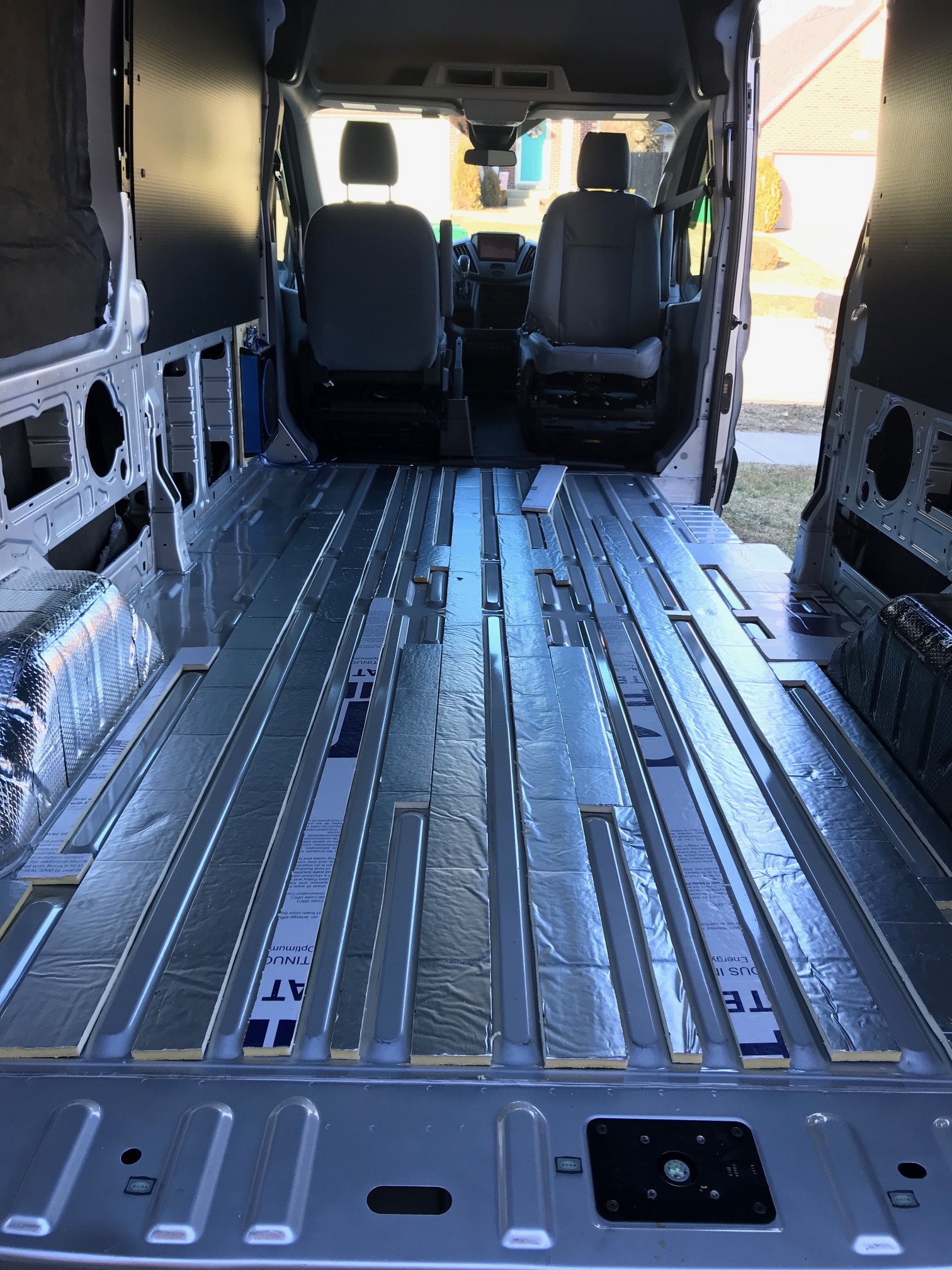 Van Conversion: Floor Installation (1512 x 2016 Pixel)